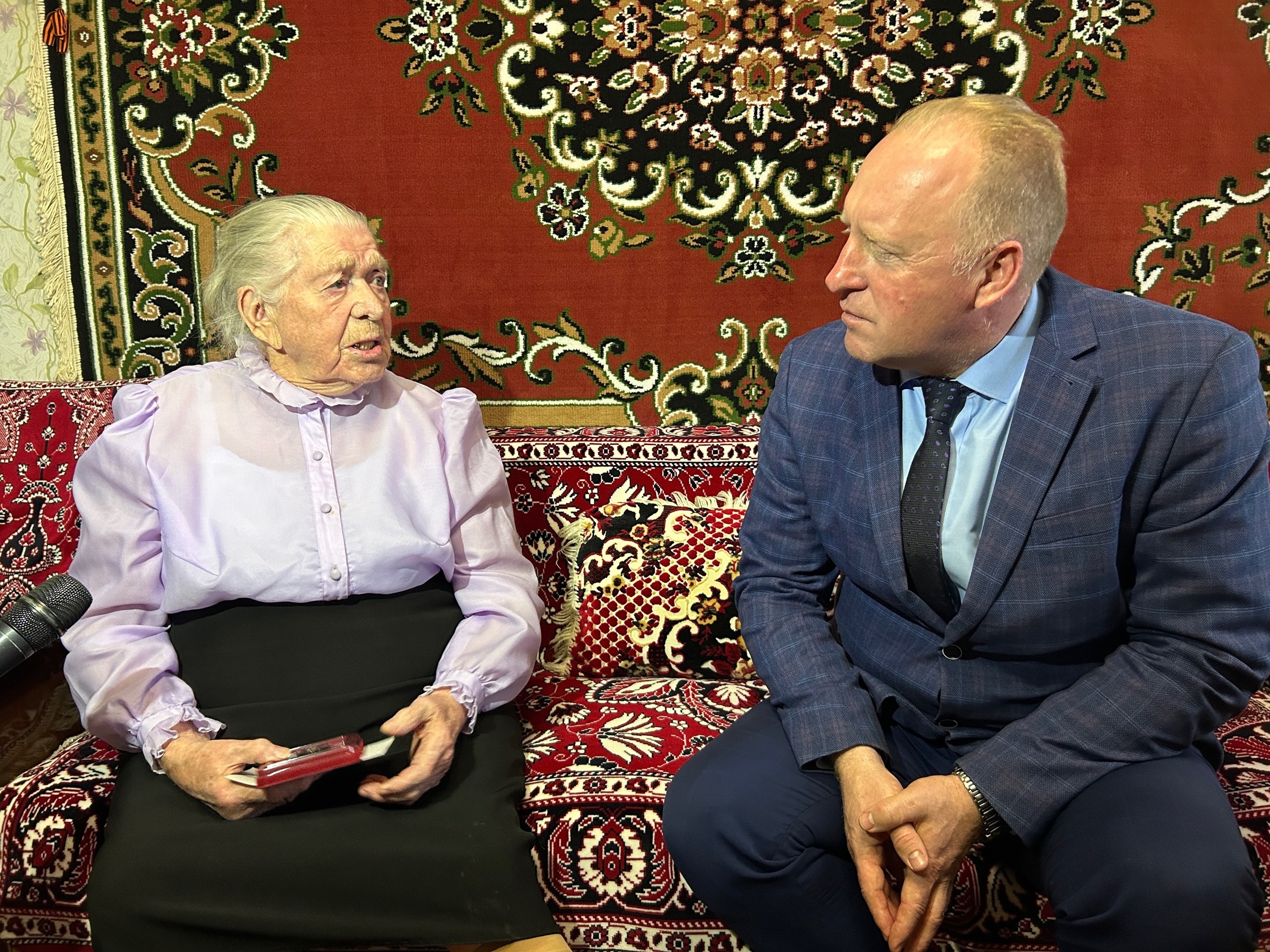 В Родниковском районе продолжают вручать юбилейные медали к 80-летию Победы в Великой Отечественной Войне.