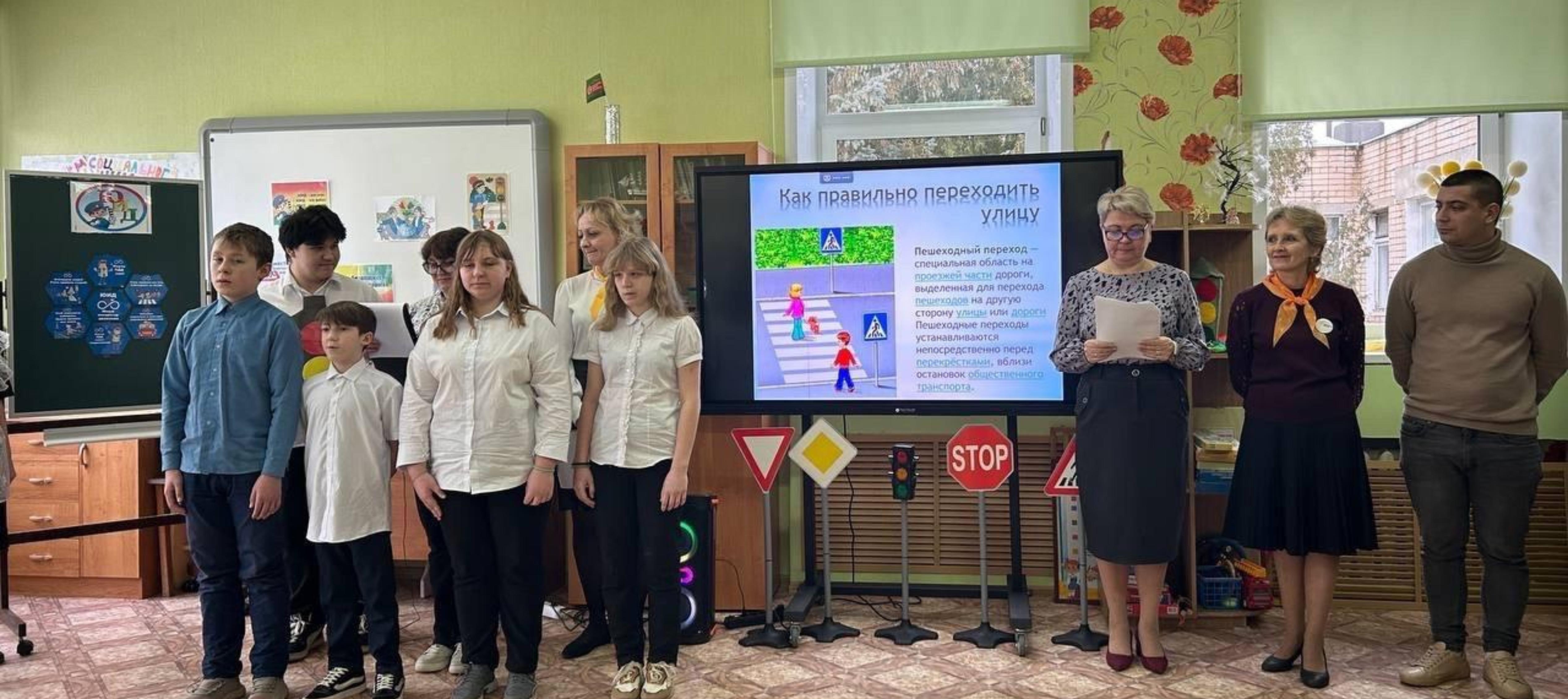 В Родниковской коррекционной школе-интернат прошло торжественное посвящение учащихся 5-6 классов в юные инспекторы движения..
