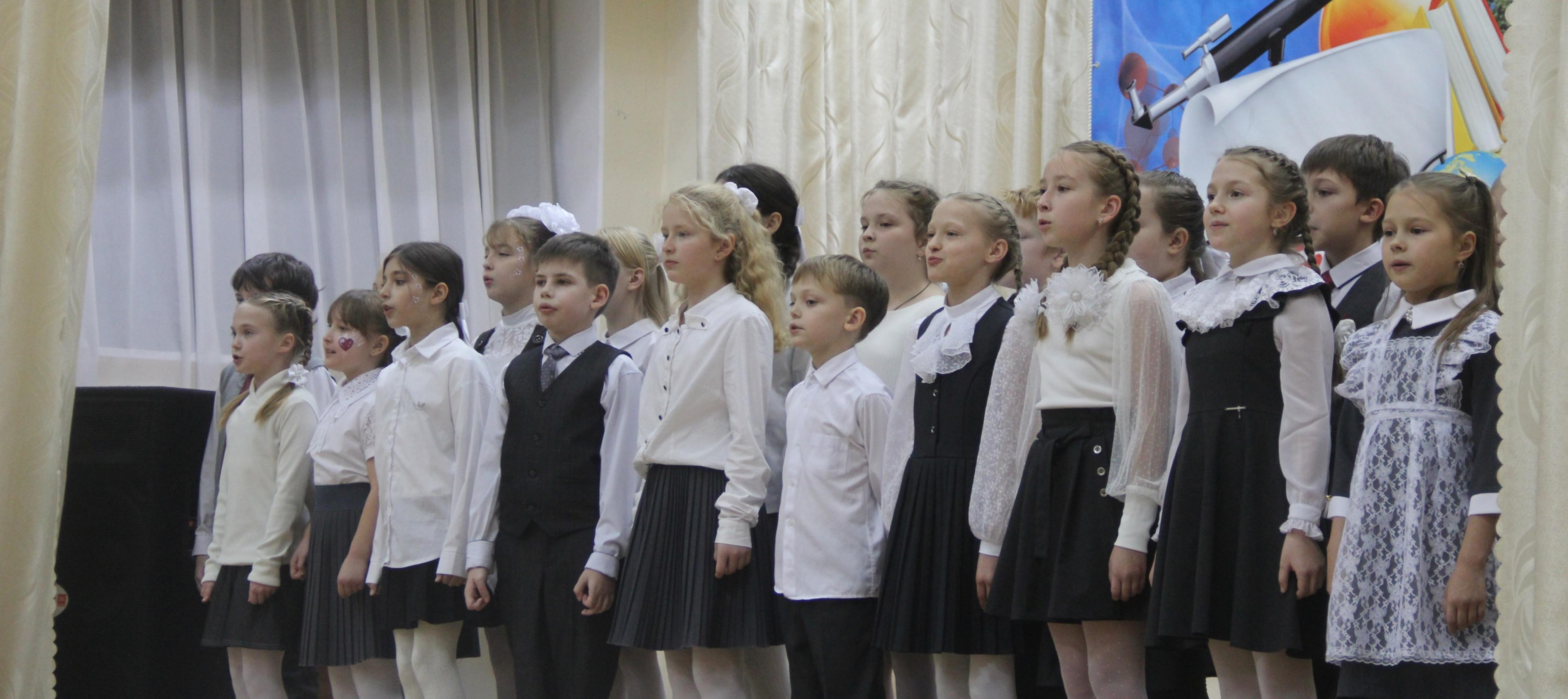Средняя школа №4 провела Неделю добрых дел, помогая стране.