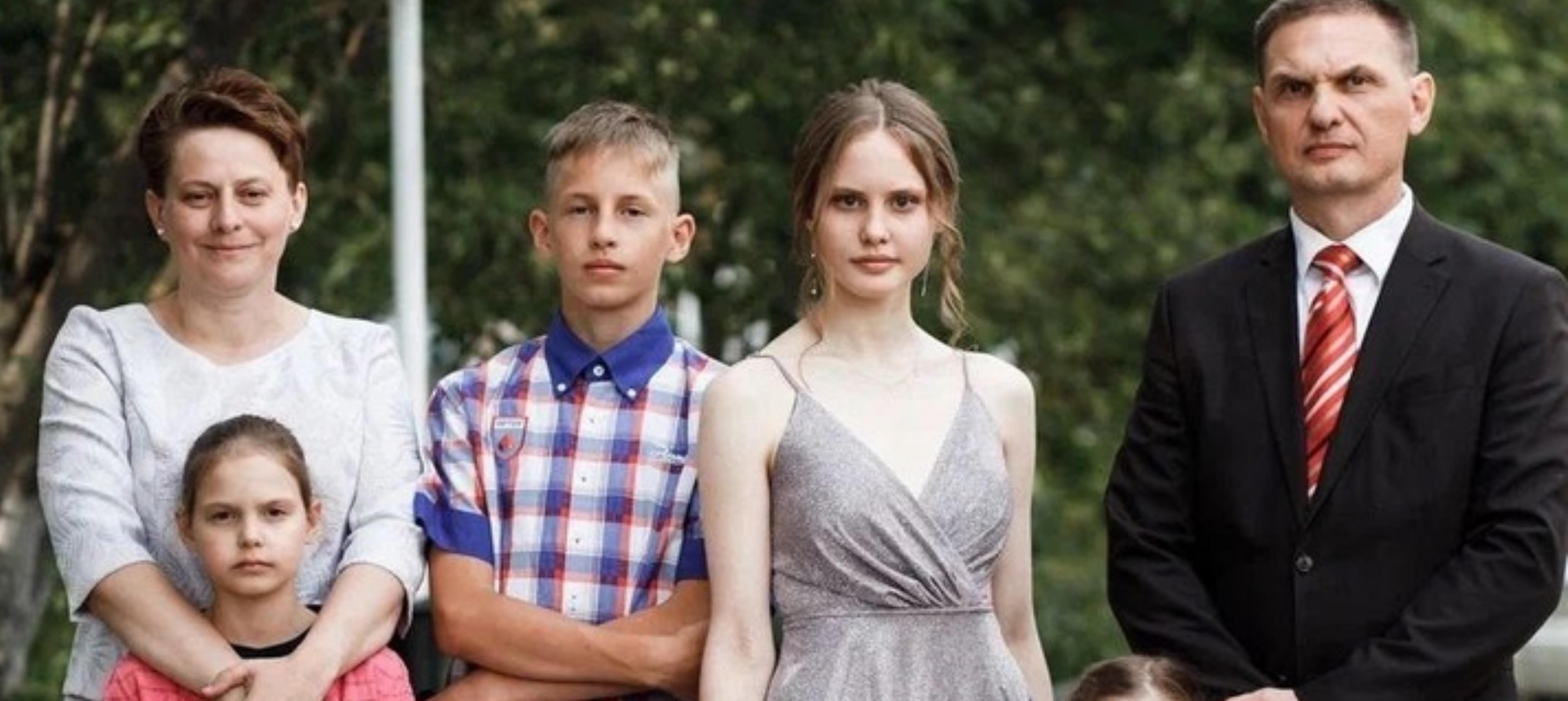 Медалями ордена &quot;Родительская слава&quot; награждены супруги Байер - Юлия Викторовна и Александр Валентинович.
