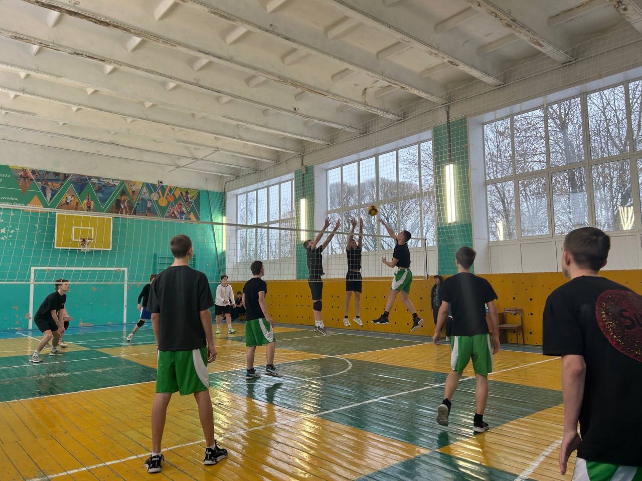 Прошёл муниципальный этап соревнований по волейболу.