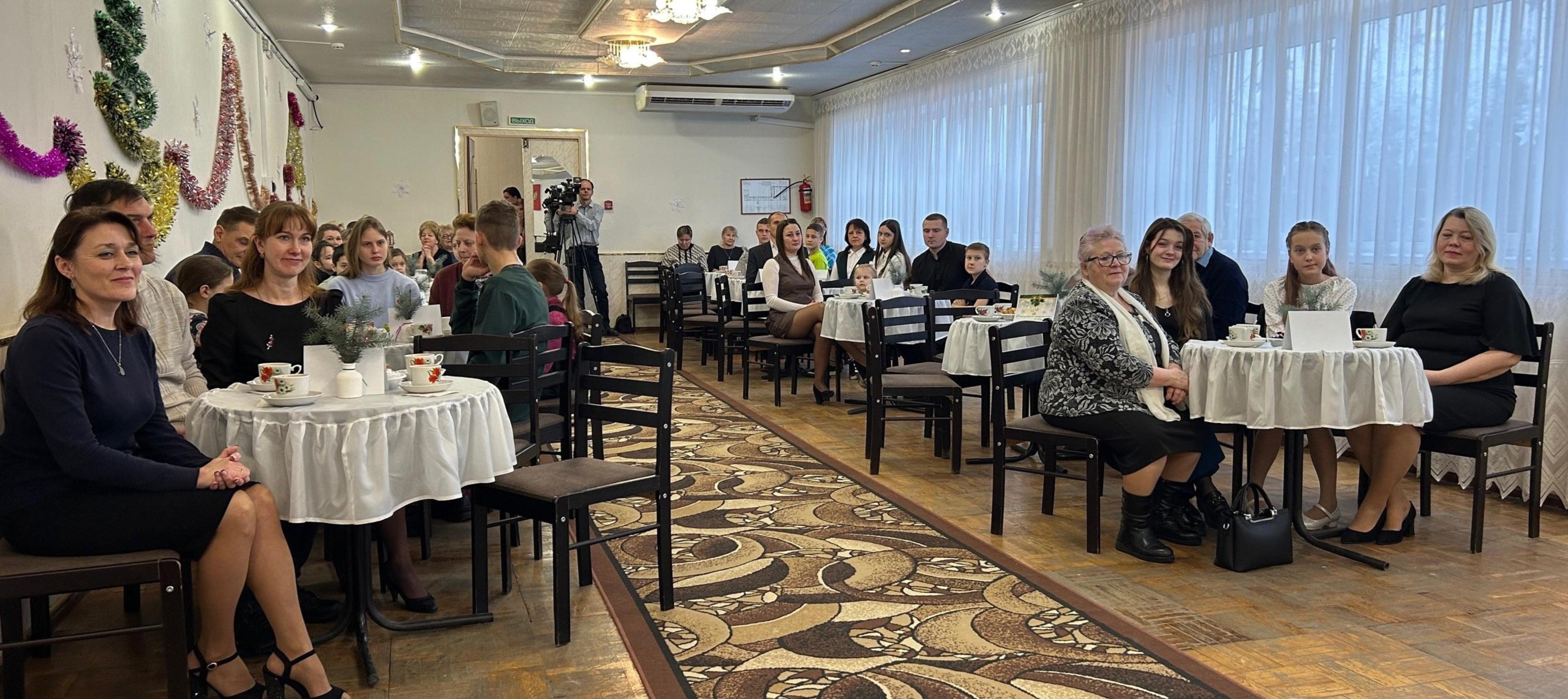 Музыкальная гостиная в честь закрытия Года Семьи в Родниковском районе.