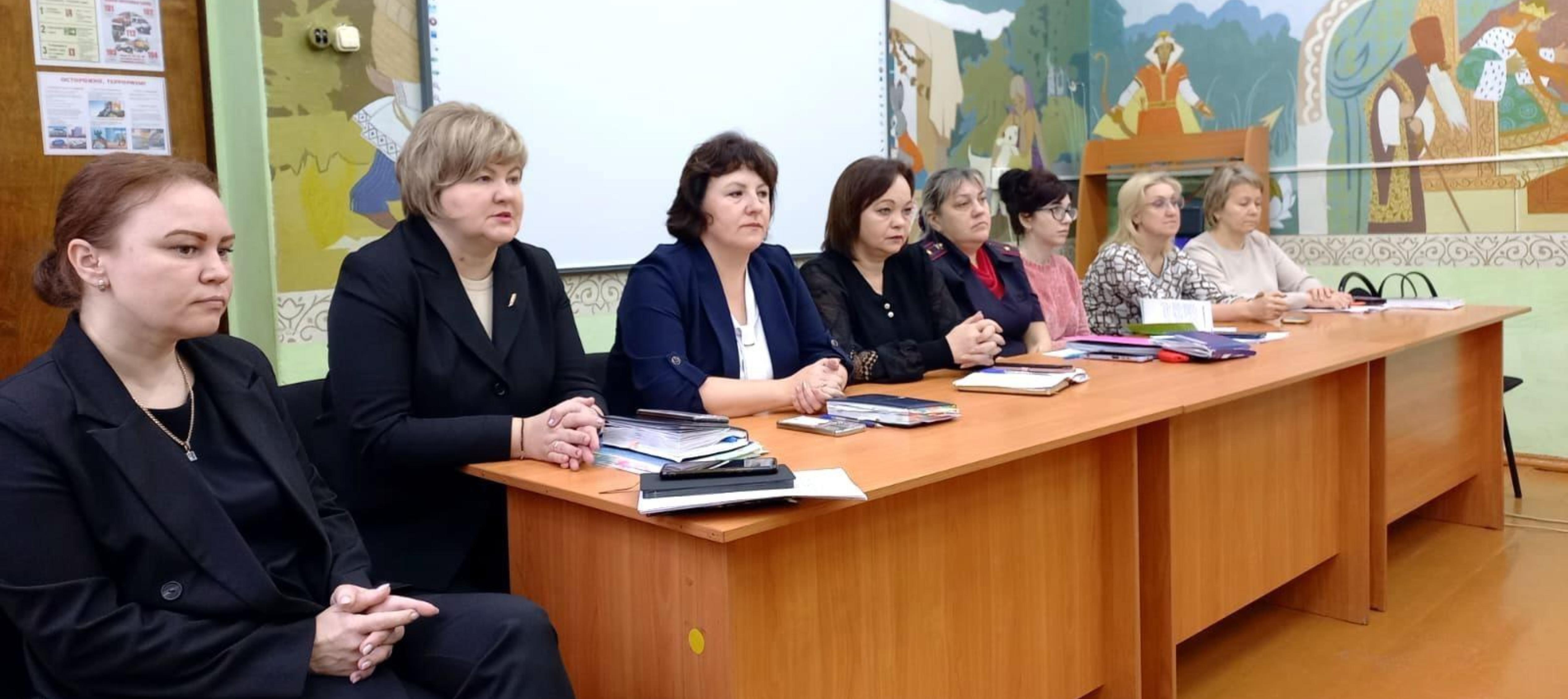 В Родниках прошло мероприятие, приуроченное к Всероссийскому дню правовой помощи детям.