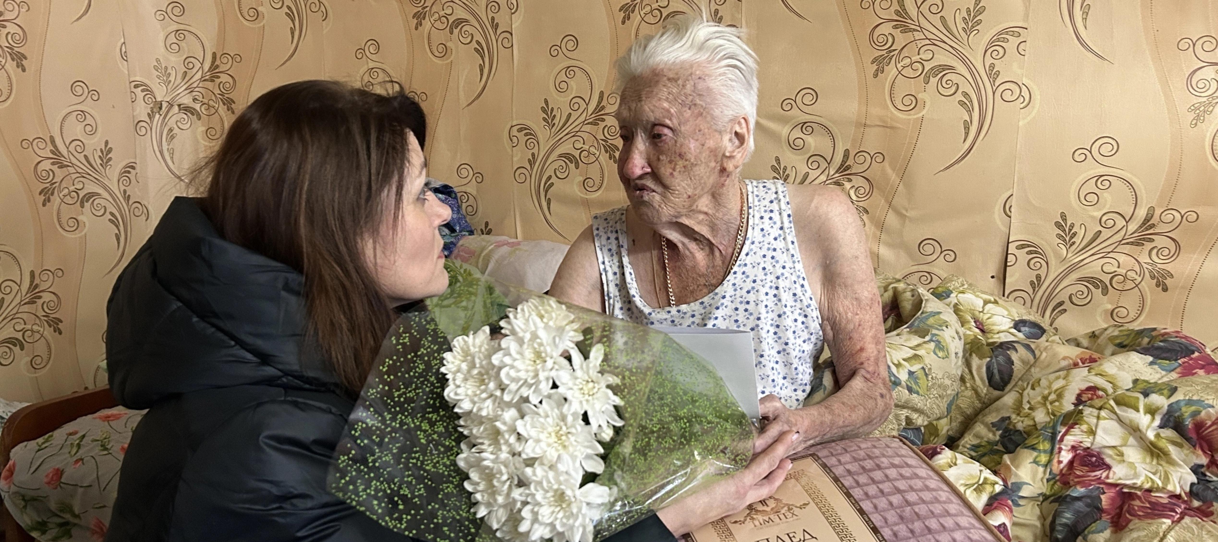 С 90-летием поздравили ветерана труда Галину Михайловну Губанову.