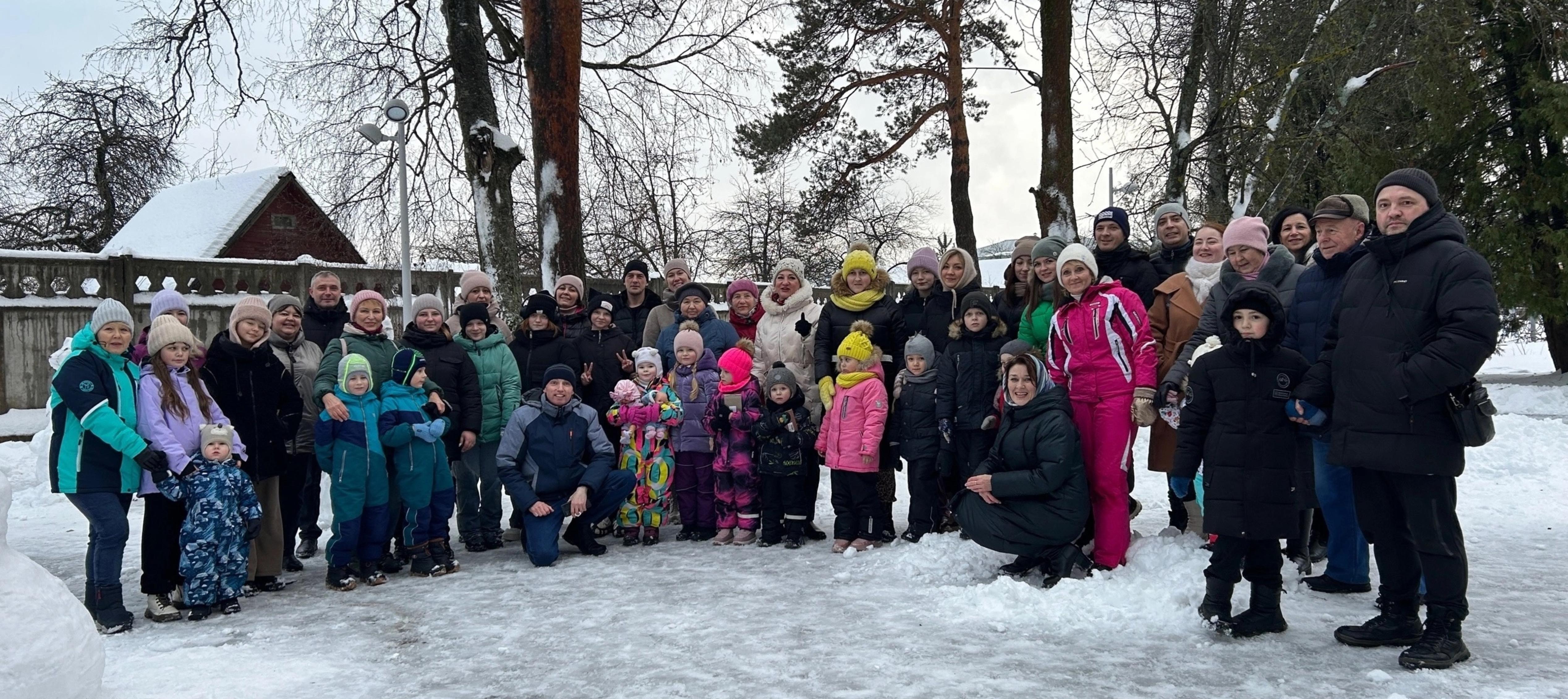 Впервые в Родниках прошел фестиваль «Парад снеговиков».