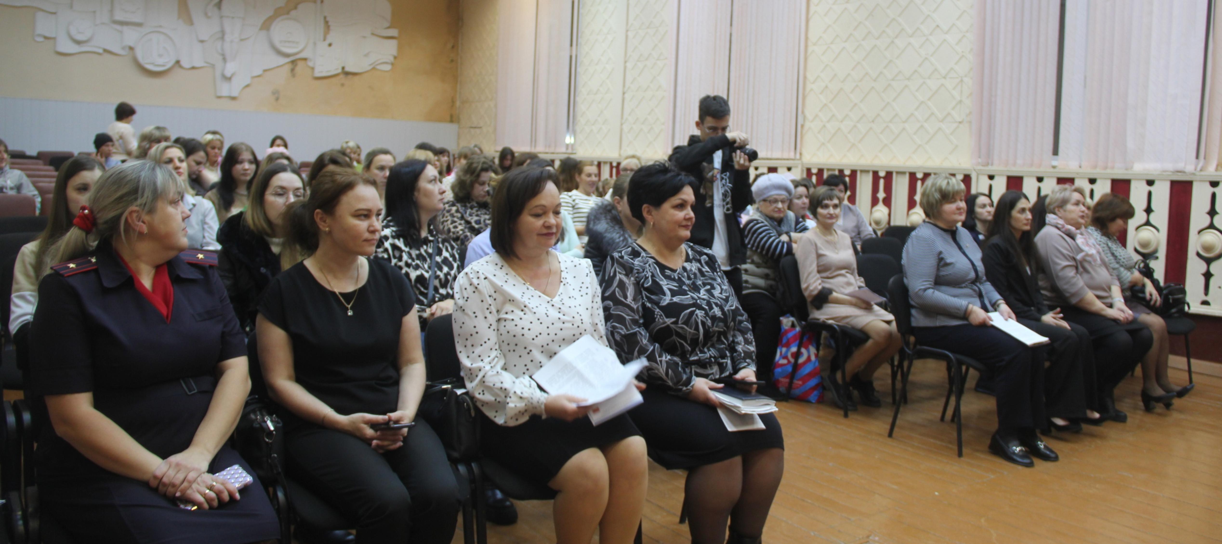 В Родниках в третий раз прошел родительский форум..
