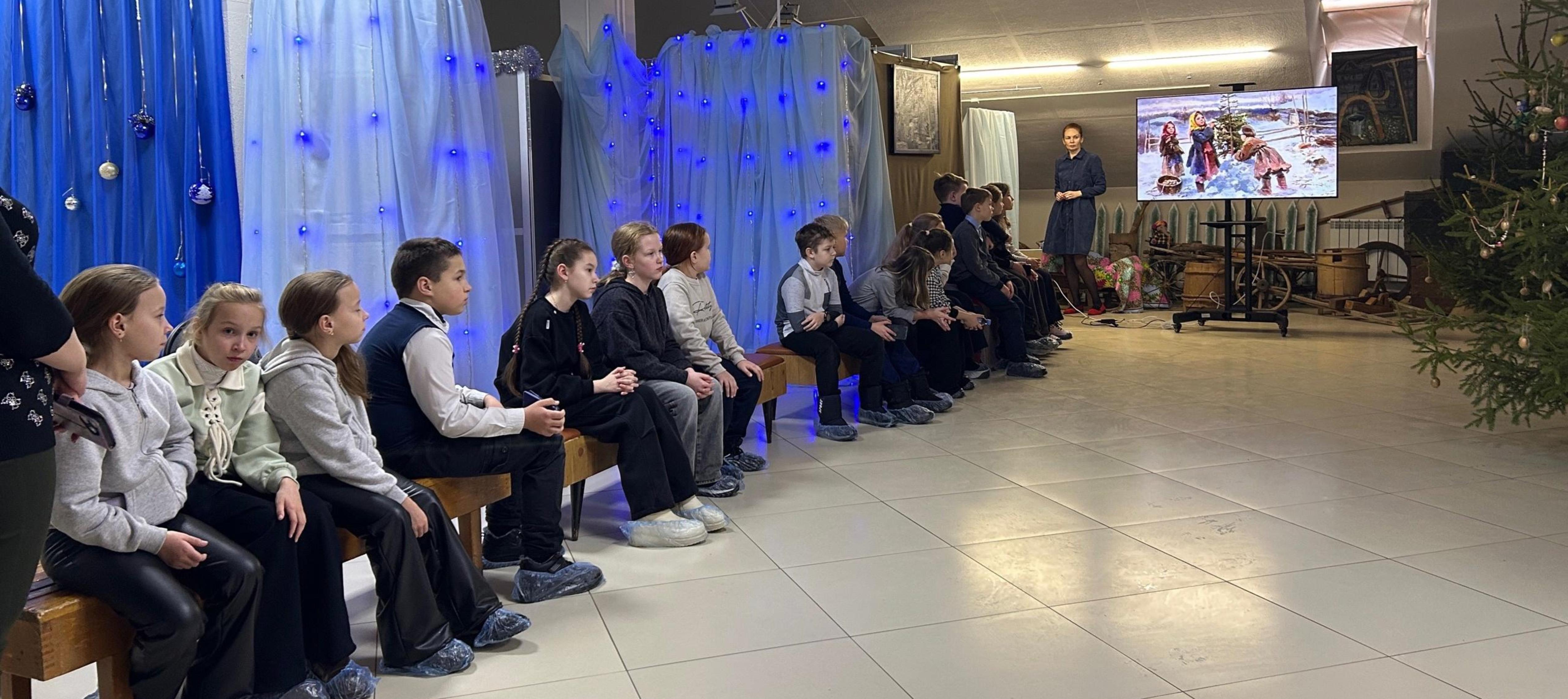 Вичугским школьникам показали новые выставки в родниковском туристическом центре.