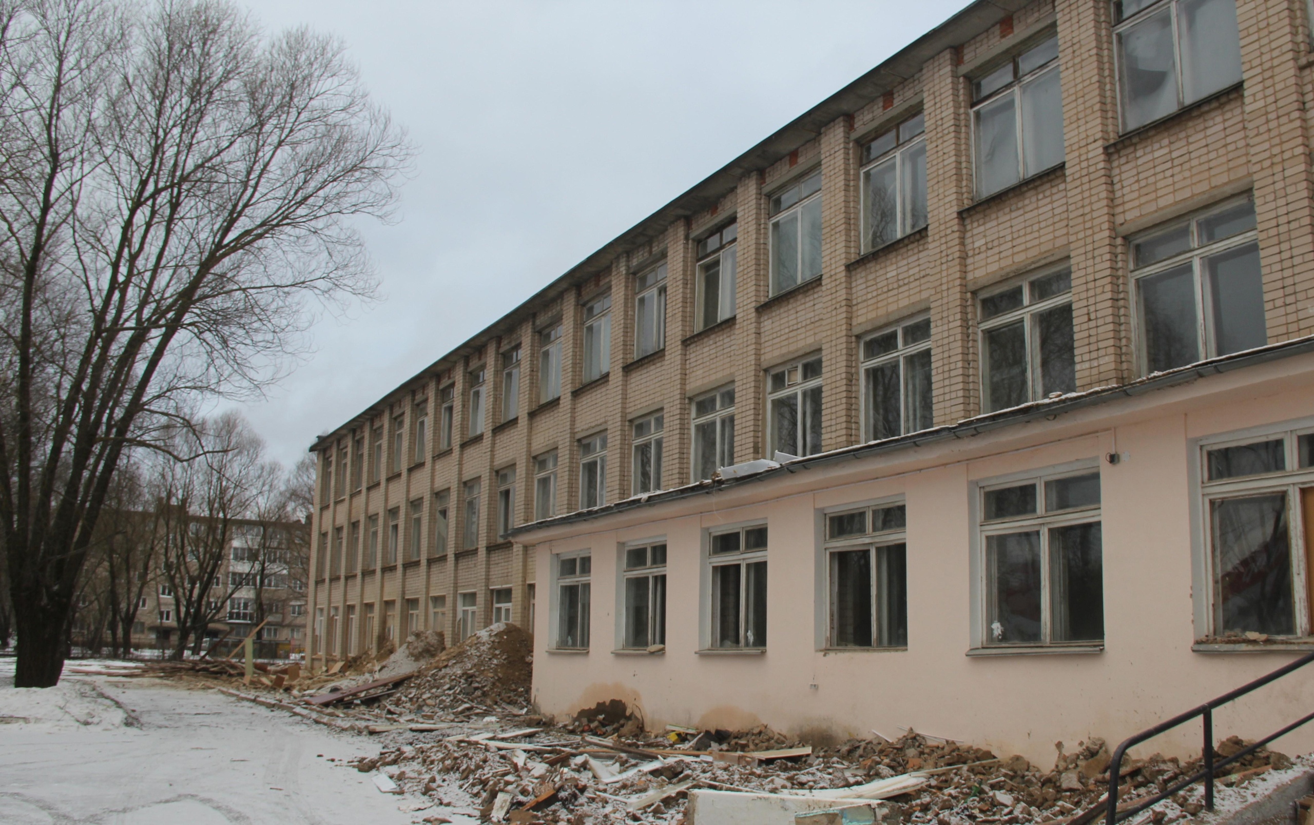 Капитальный ремонт средней школы №3 под пристальным вниманием районной власти.