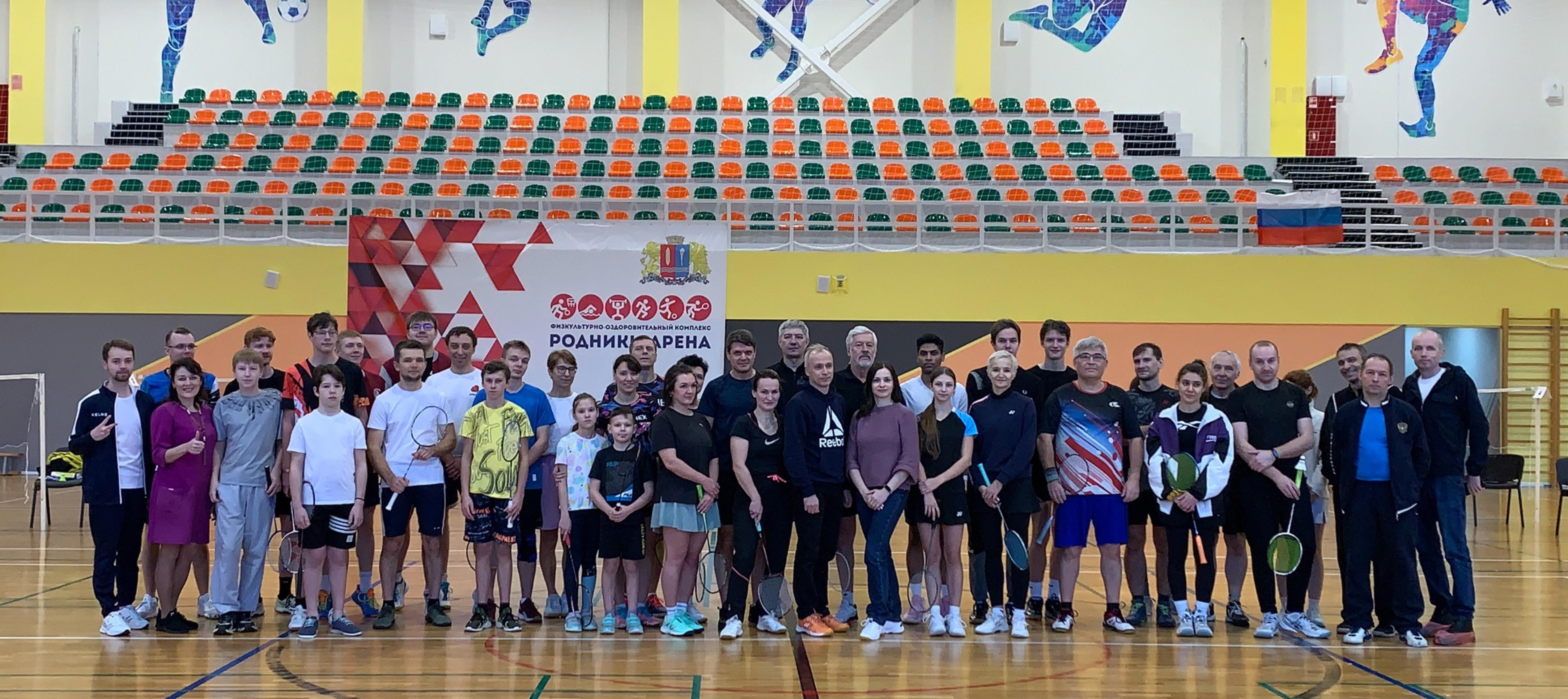 В физкультурно-оздоровительном комплексе «Родники-Арена» стартовал первый открытый турнир по бадминтону «Кубок текстильного края»..