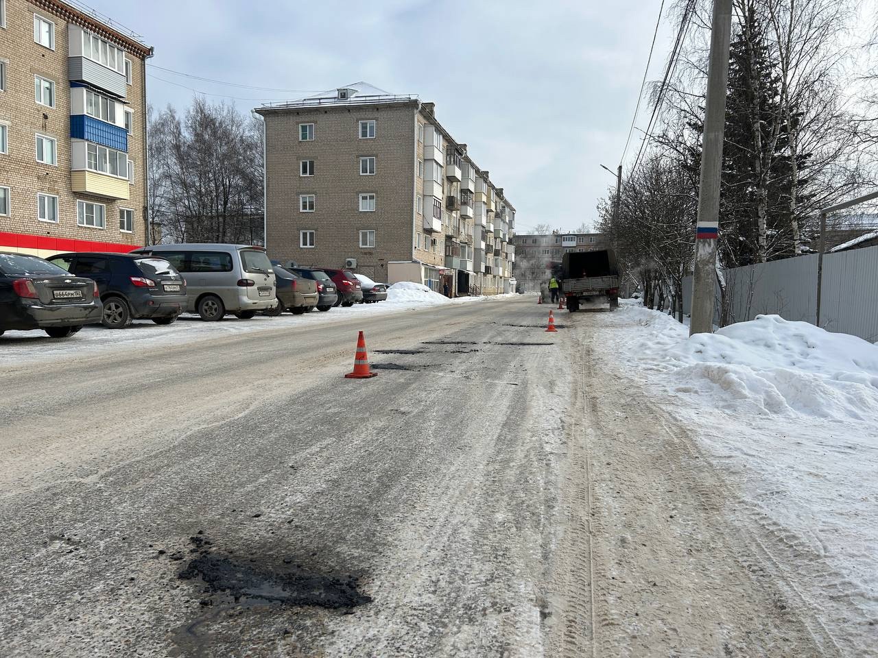 В городе провели ямочный ремонт дорог.