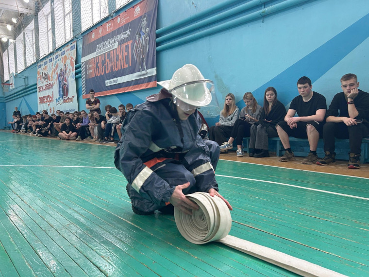 Военно-спортивная эстафета прошла на стадионе "Труд". Военно-спортивная эстафета прошла на стадионе "Труд".